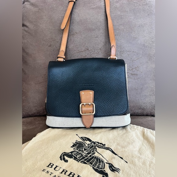 Burberry cross body purse - Picture 2 of 8